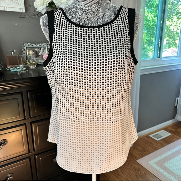 White House Black Market Polka Dot Market Grid Sleeveless Blouse Size M - Picture 2 of 14